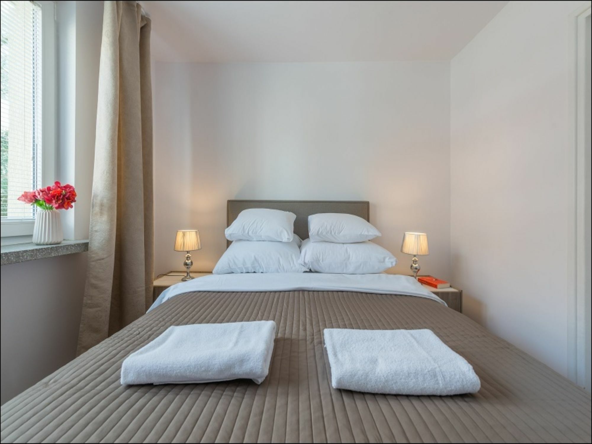 P&O Serviced Apartments Pulawska Warschau Buitenkant foto